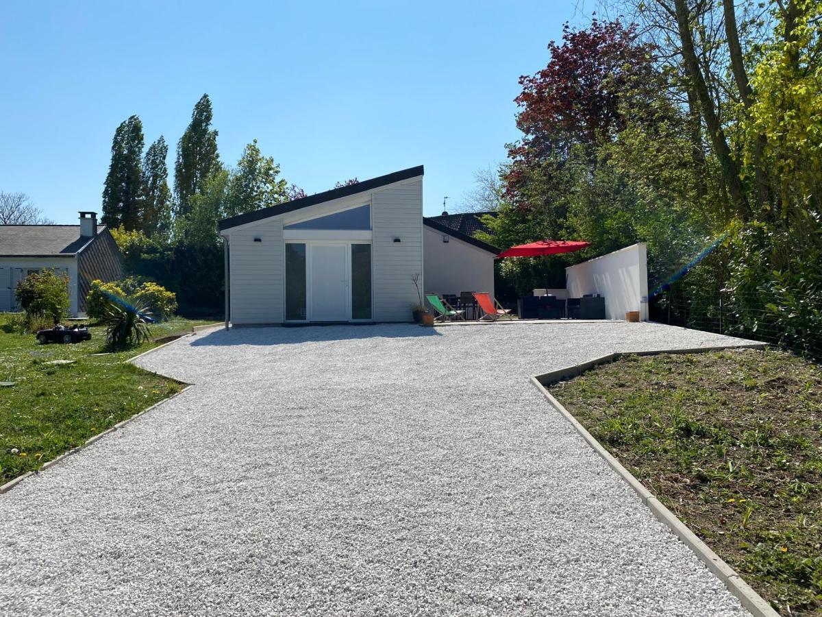 Villa Entouree De Verdure Avec Parking Prive Halluin Bagian luar foto